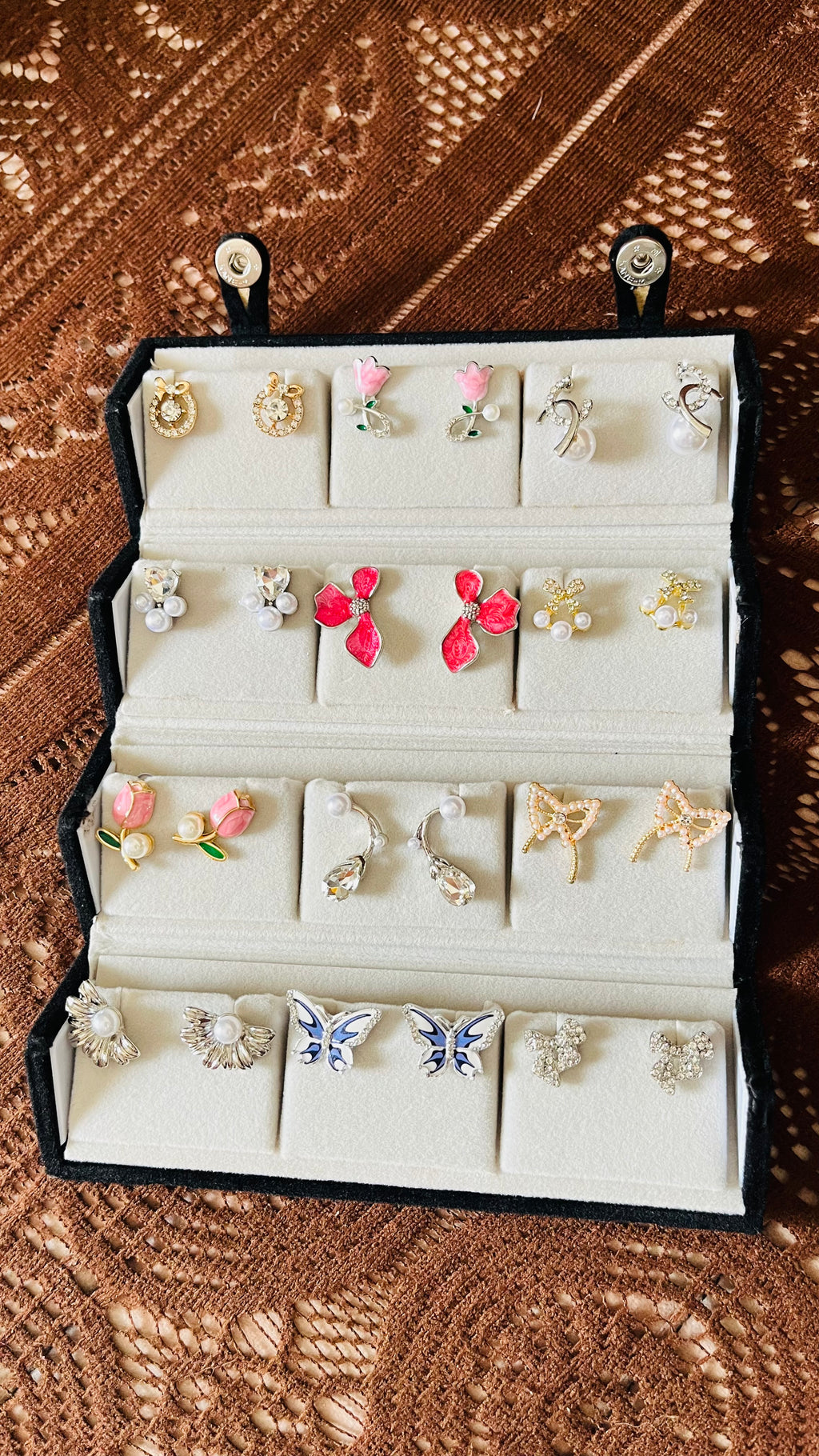 Earrings treasure box