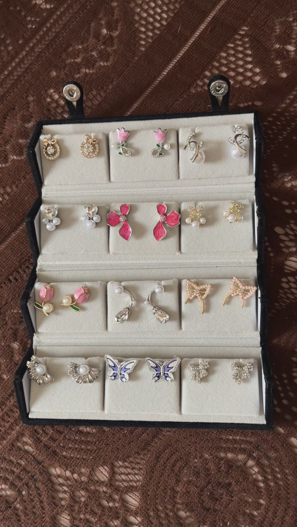 Earrings treasure box